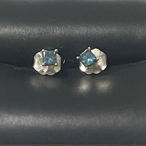 14k white gold blue diamond studs .25 Ct tw